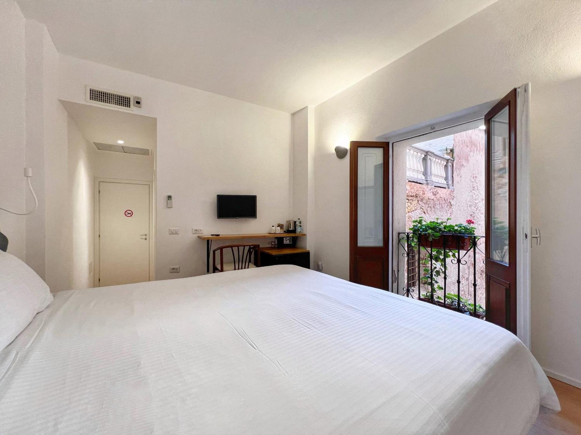 Al Duomo Di Cagliari Hotel Buitenkant foto